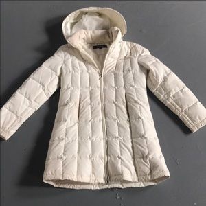 Cream/white puffer coat